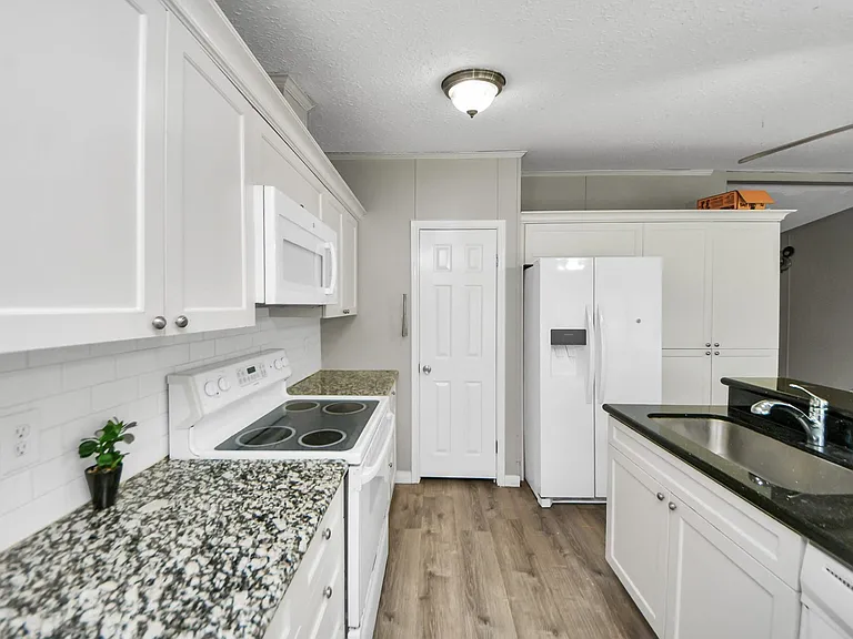 18303 James Rd — Photo 19