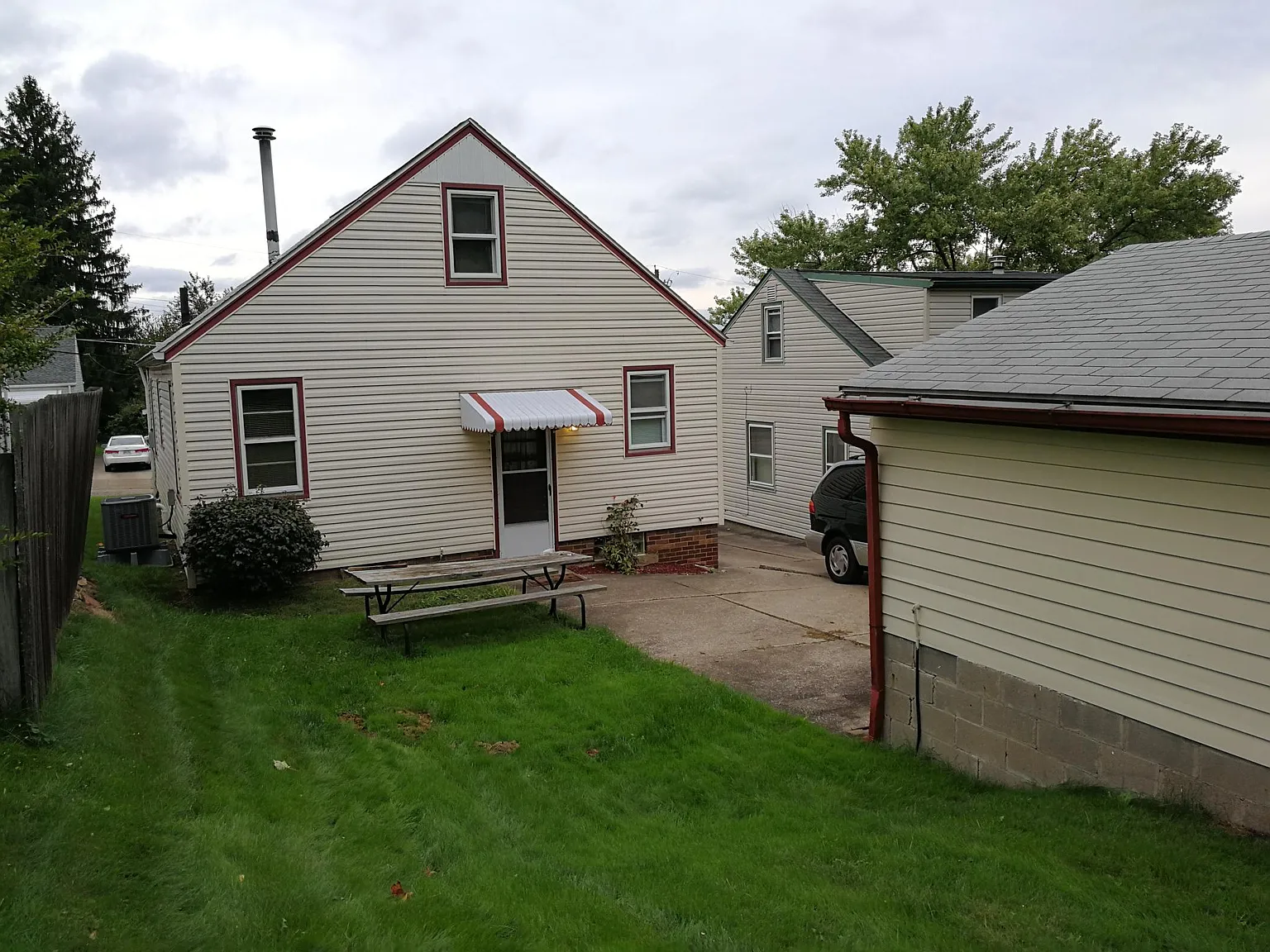 1416 Colonial Blvd NE photo 1