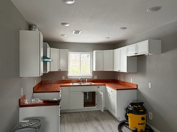 1911 N Albert Pike Ave, Fort Smith, AR 72904