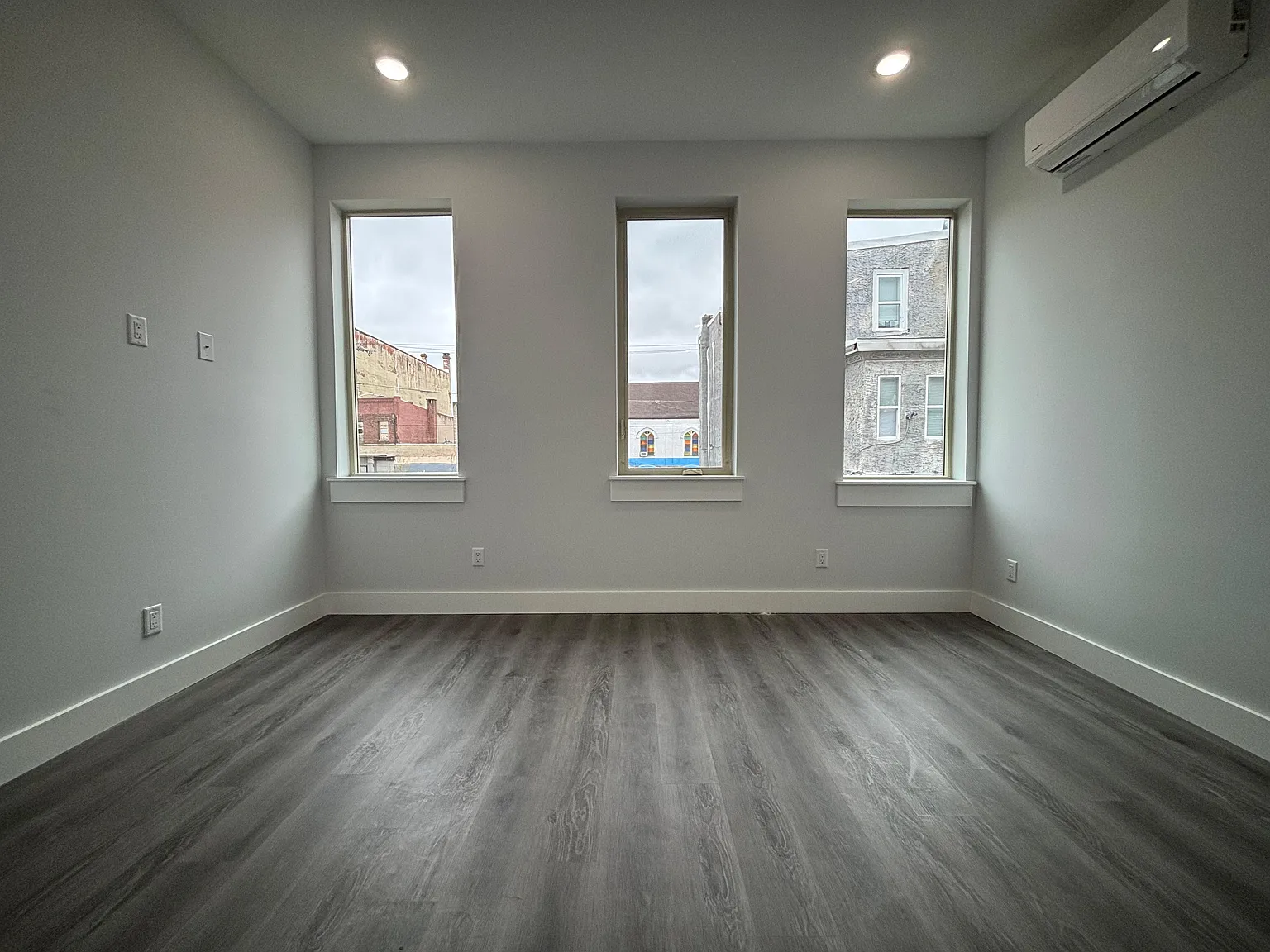 2 bed, 800 sqft, $1,690 — Photo 1