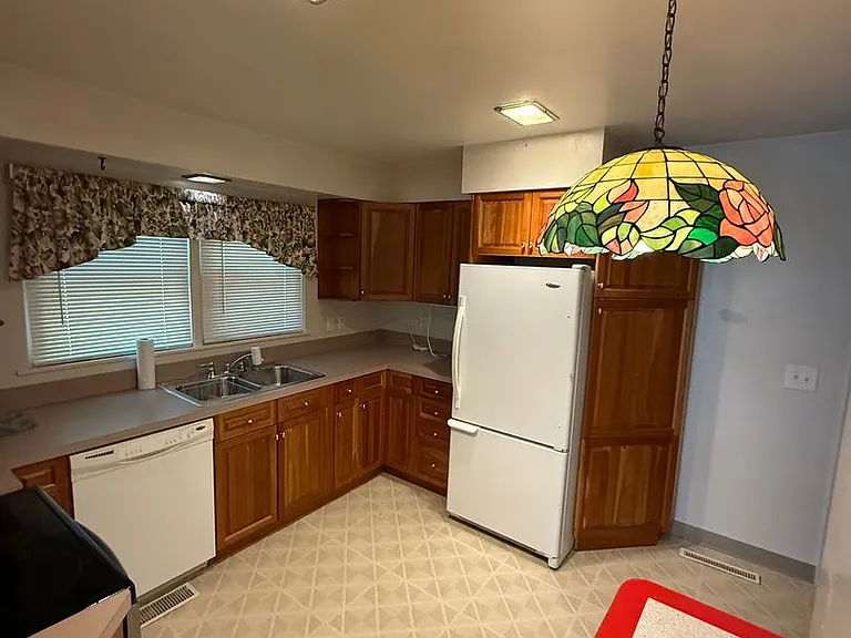 908 Churchill Cir — Photo 5