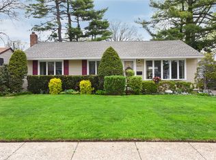 1622 Greenway Blvd, Valley Stream, NY 11580