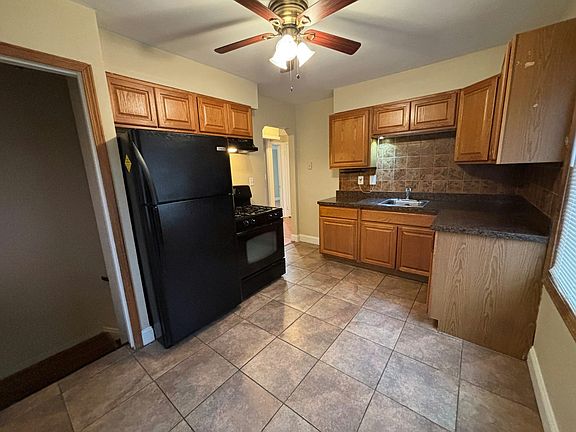 3rd image of 920 E Mapledale Ave