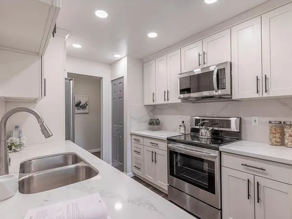 10401 NE 32nd Pl #102, Bellevue, WA 98004