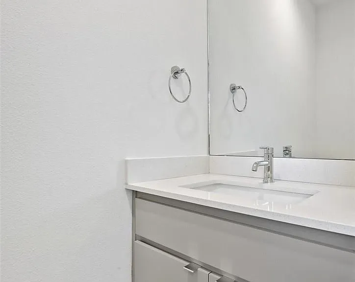 4713 Bryan St #504 — Photo 17