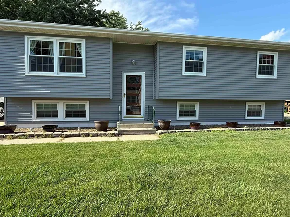 2304 3rd Ave NW, Waverly, IA 50677
