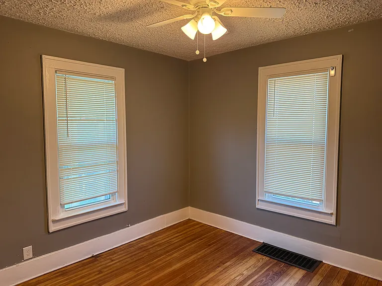 21822 Lakeview St #1 — Photo 12