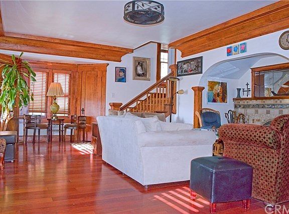 3rd image of 174 S Kingsley Dr