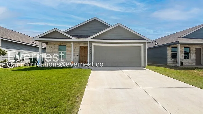 3873 Far Horizon — Photo 1