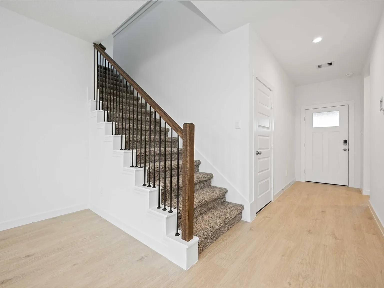 4 bed, 3.0 bath, 2257 sqft, $2,500 — Photo 4