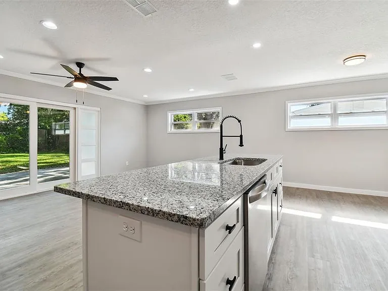 535 W Palmeden Dr — Photo 14