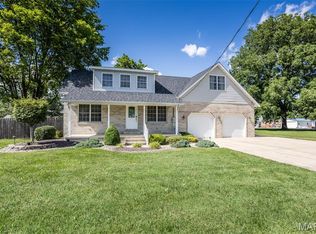 8113 Main St, Saint Rose, IL 62230