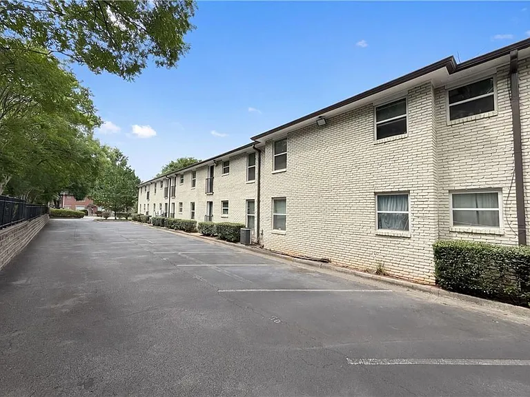 48 Peachtree Ave #200 — Photo 32