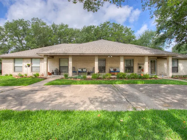 426 Brook Hollow Dr, Huntsville, TX 77340