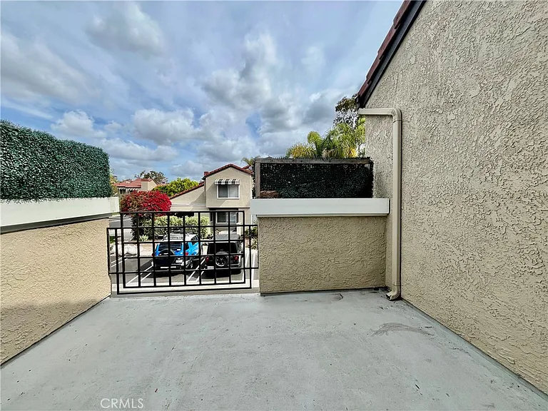 9 Stanford Ct #102 — Photo 8