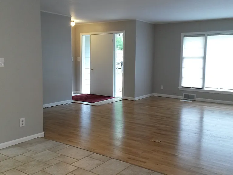 1279 Pontiac Rd — Photo 8