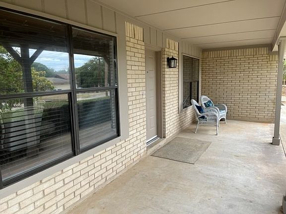3rd image of 136 Stephanie Dr