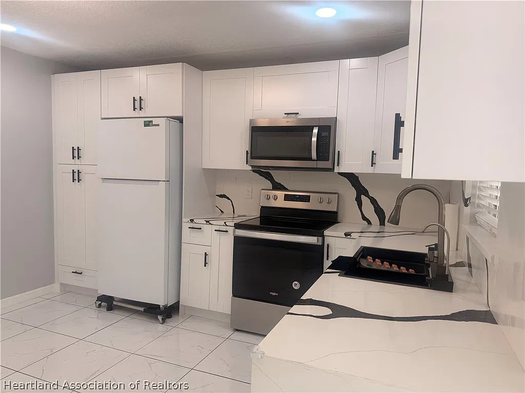 2 bed, 1.0 bath, 800 sqft, $1,300 — Photo 4