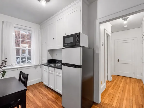 285A Harvard St #9, Cambridge, MA 02139