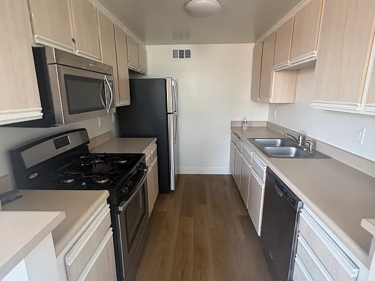 753 Wilcox Ave #7 — Photo 9