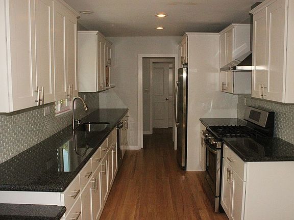Kitchen w SS Appl & Granite