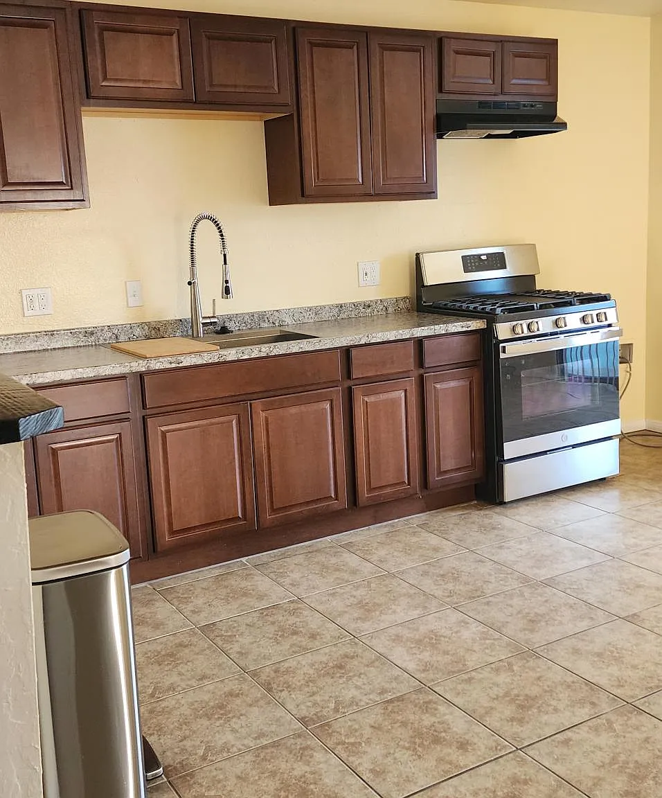 2 bed, 1069 sqft, $1,800 — Photo 3