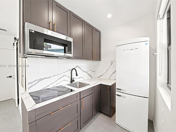 5th image of 1864 NW 27th St #3