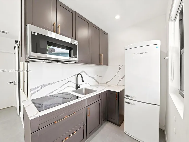 1861 NW 27th St #3 — Photo 6