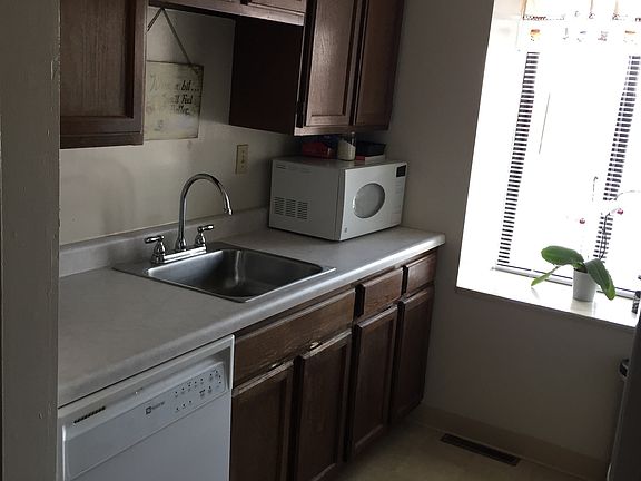 4th image of 3094 Shelley Dr