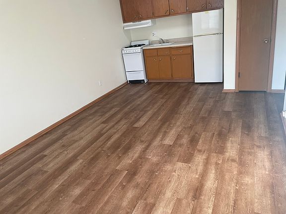 3rd image of 3913 S Packard Ave APT 15