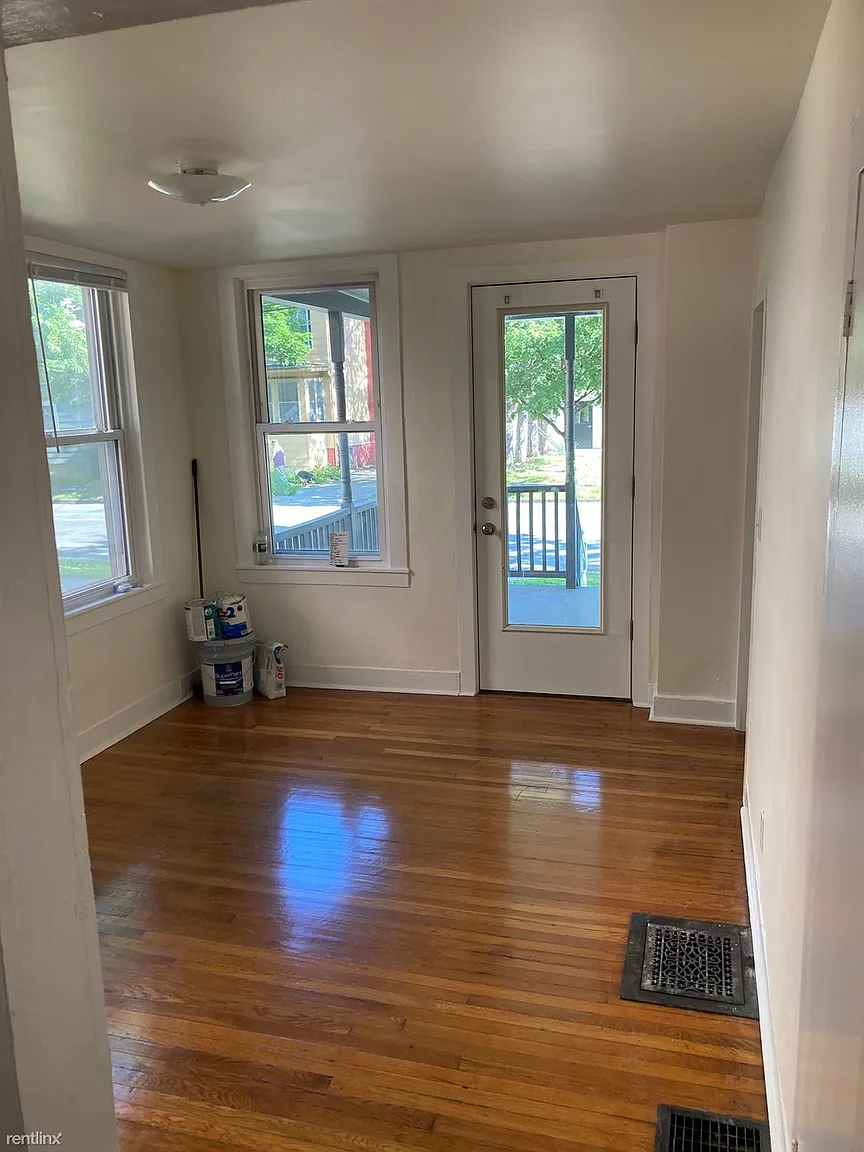 528 W Buffalo St photo 1