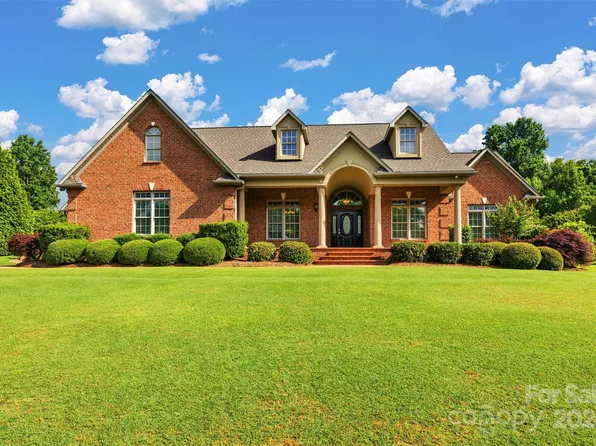 2198 Willow Creek Dr, Newton, NC 28658
