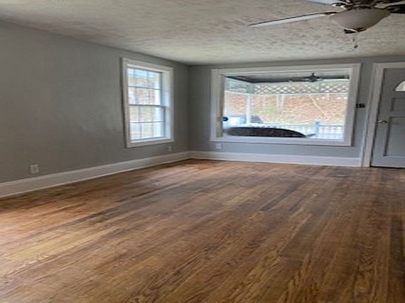 4th image of 230 12th St NE
