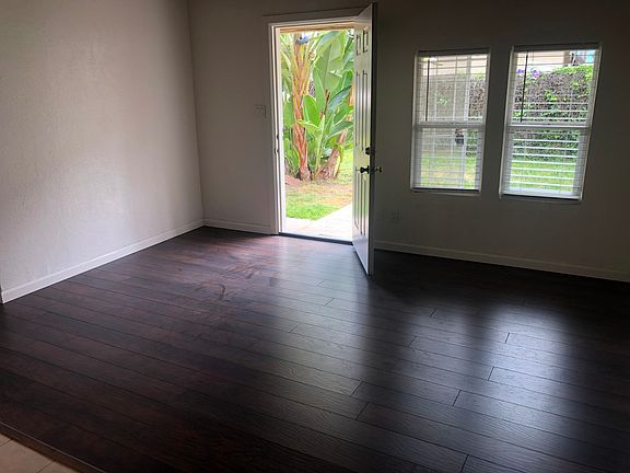 4th image of 2645-2651 Magnolia Ave #2647