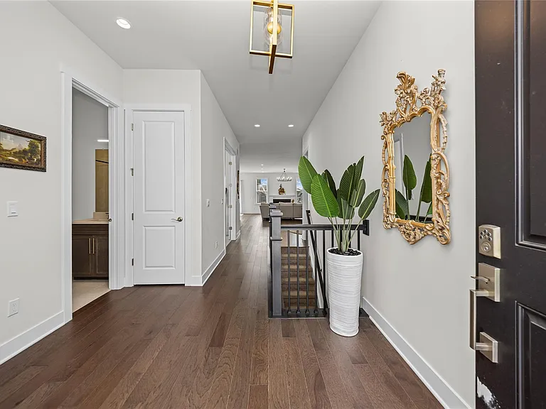 5636 Suffolk Ct — Photo 24