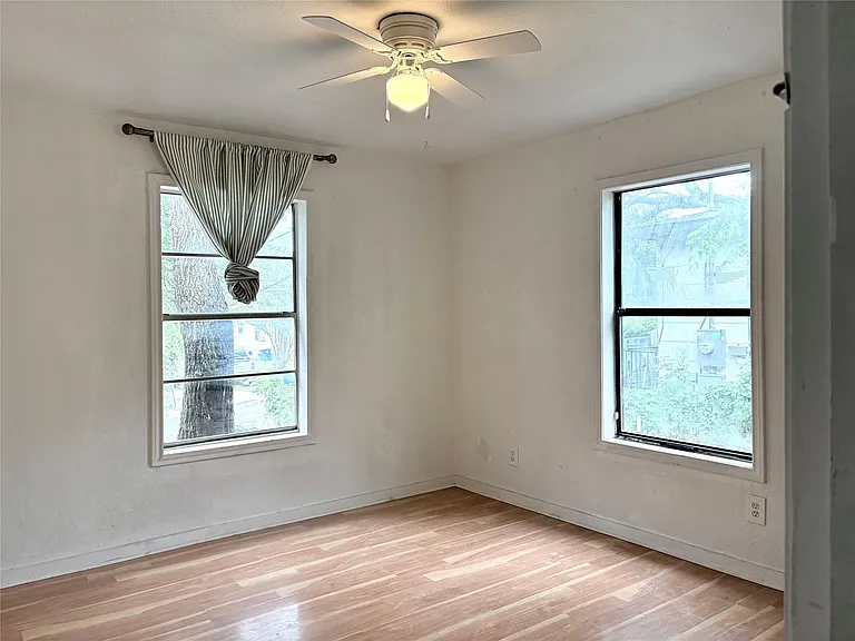 1184 1/2 Sol Wilson Ave — Photo 14
