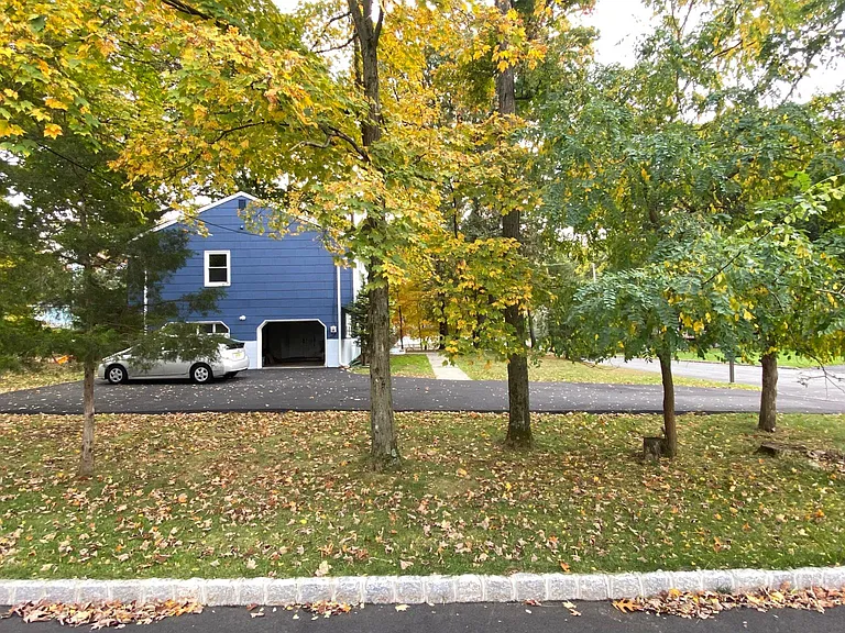 25 Cottage Pl — Photo 10