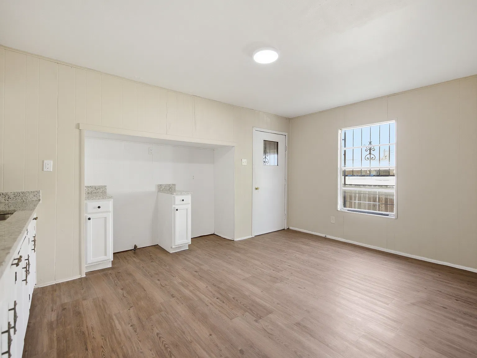 3 bed, 816 sqft, $1,300 — Photo 4