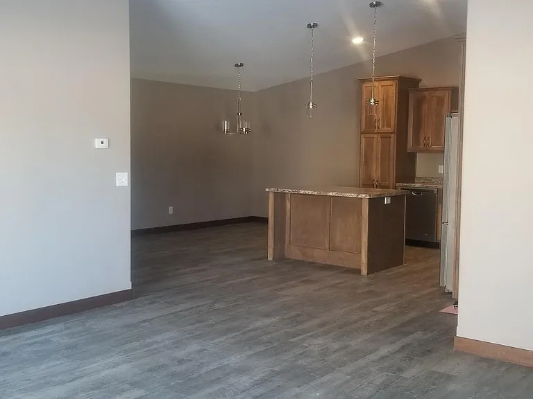 728 N Broadway St — Photo 2