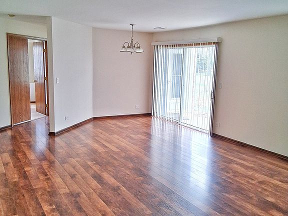 4th image of 224 Charleston Ct Unit 1