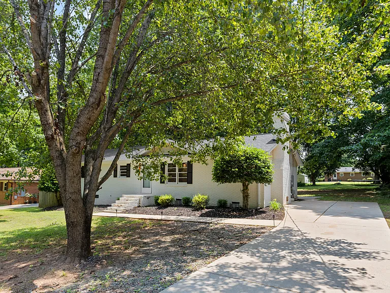 6101 Davidson Dr — Photo 11