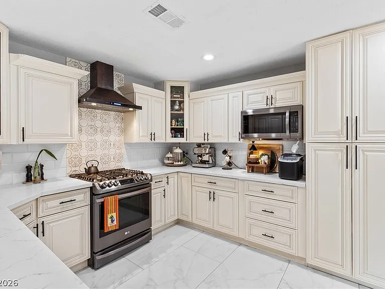 407 Crater Ct — Photo 13
