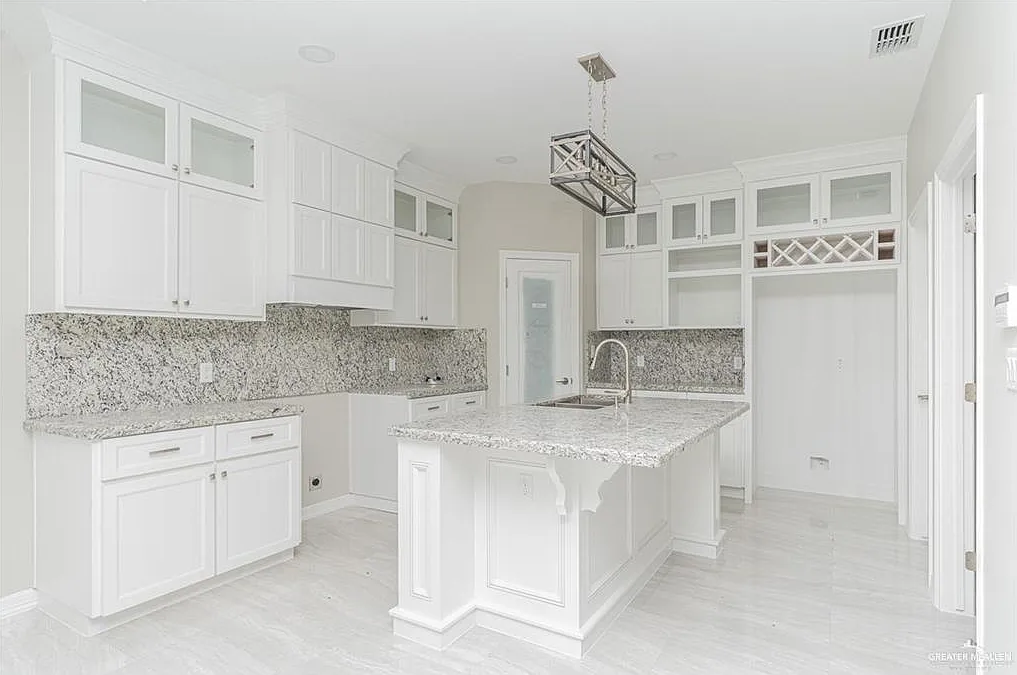 3 bed, 2.0 bath, 1445 sqft, $1,700 — Photo 3