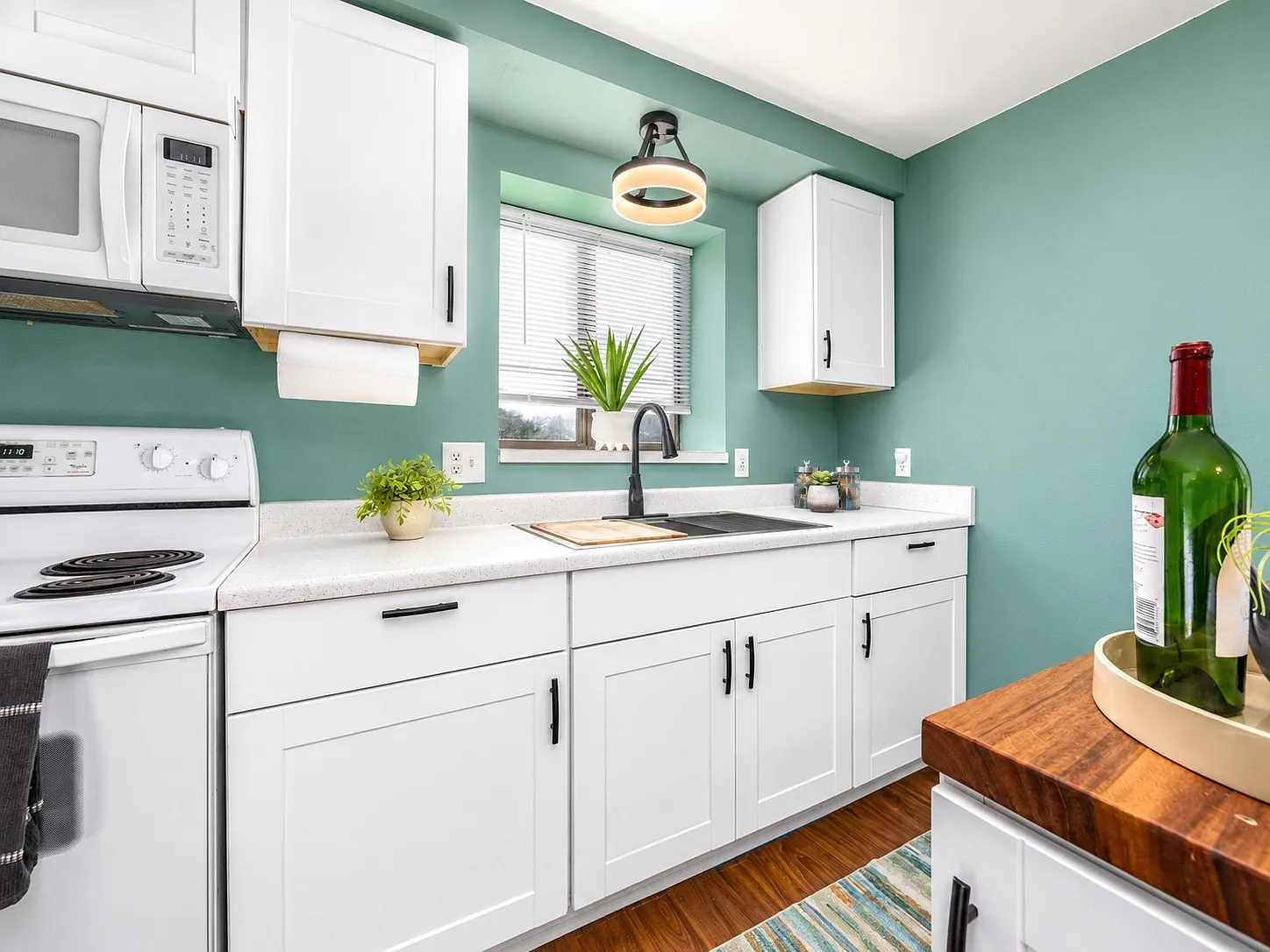 1 bed, 900 sqft, $2,100 — Photo 3