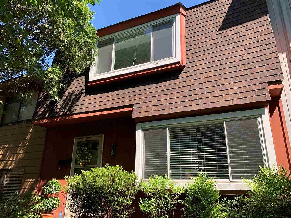 2nd image of 35 Woodlake Dr