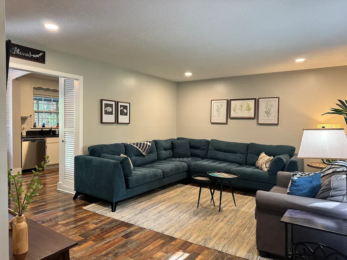 3 bed, 1350 sqft, $3,100 — Photo 3