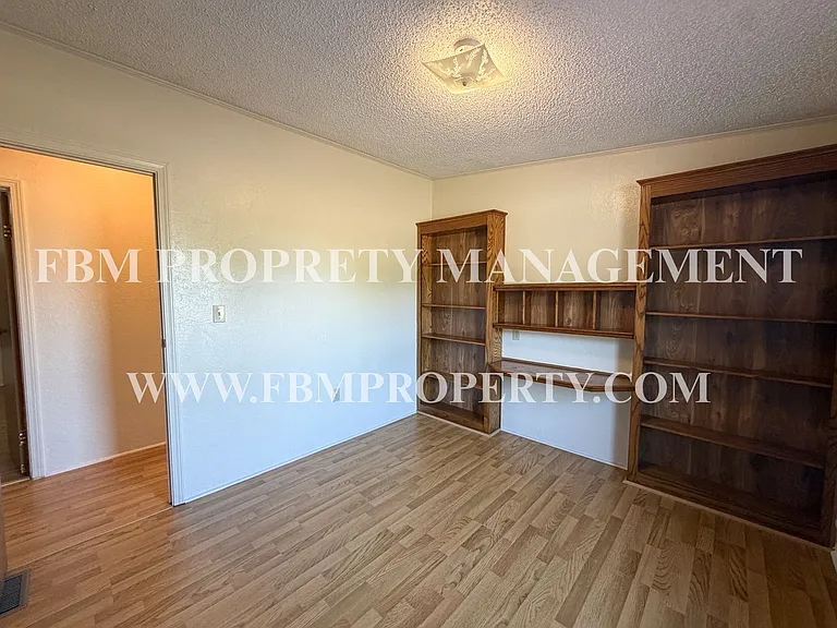 633 Mosley Rd — Photo 19
