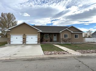 141 Powderhorn Dr, Mountain View, WY 82939