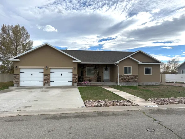 141 Powderhorn Dr, Mountain View, WY 82939