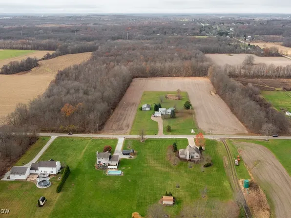 303 Saint Rte, Ravenna, OH 44266